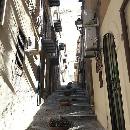 Casa Vicolo Re Daire Cefalù